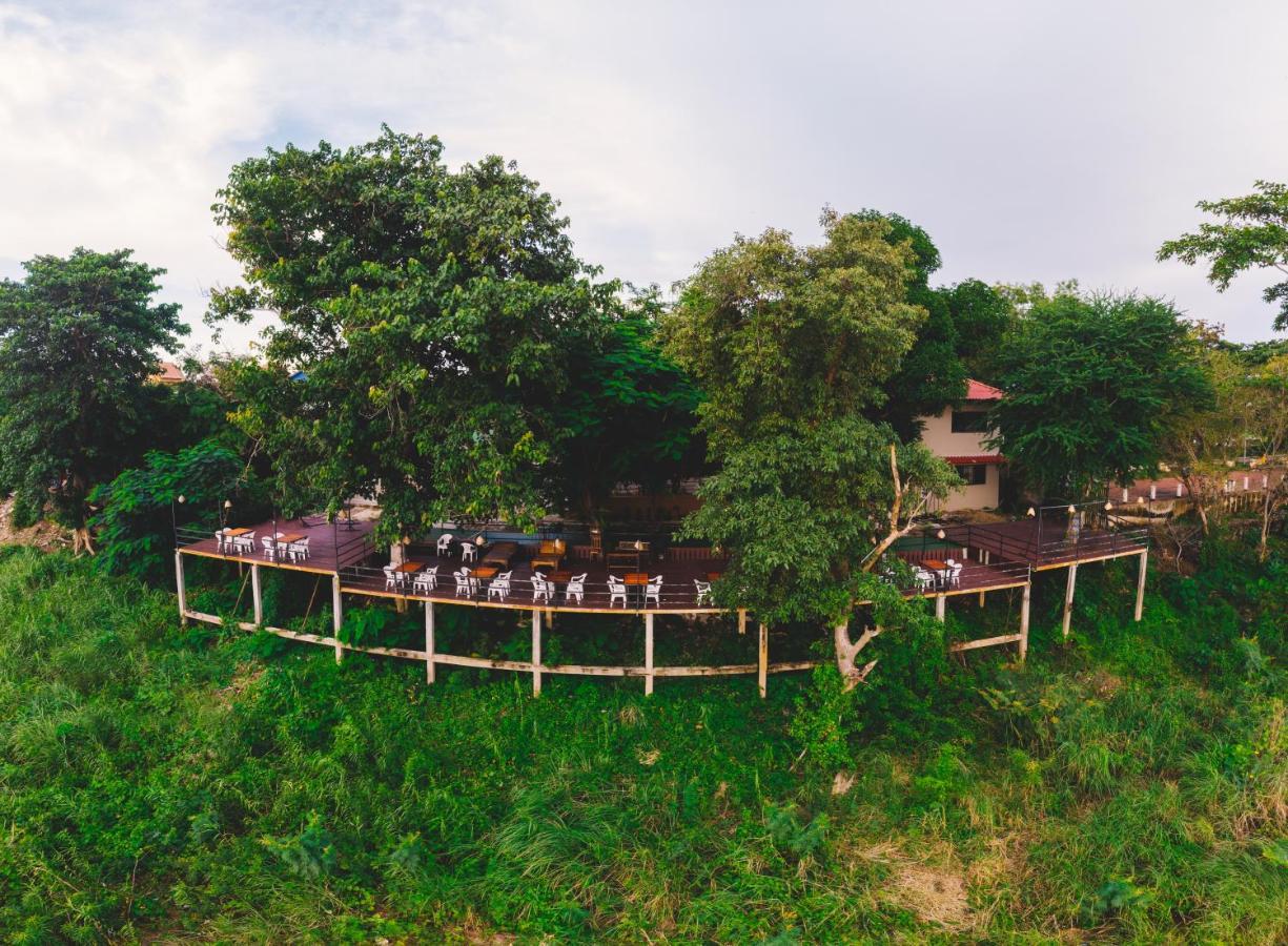 Pilgrim'S Kitchen & Inn Savannakhet Eksteriør bilde