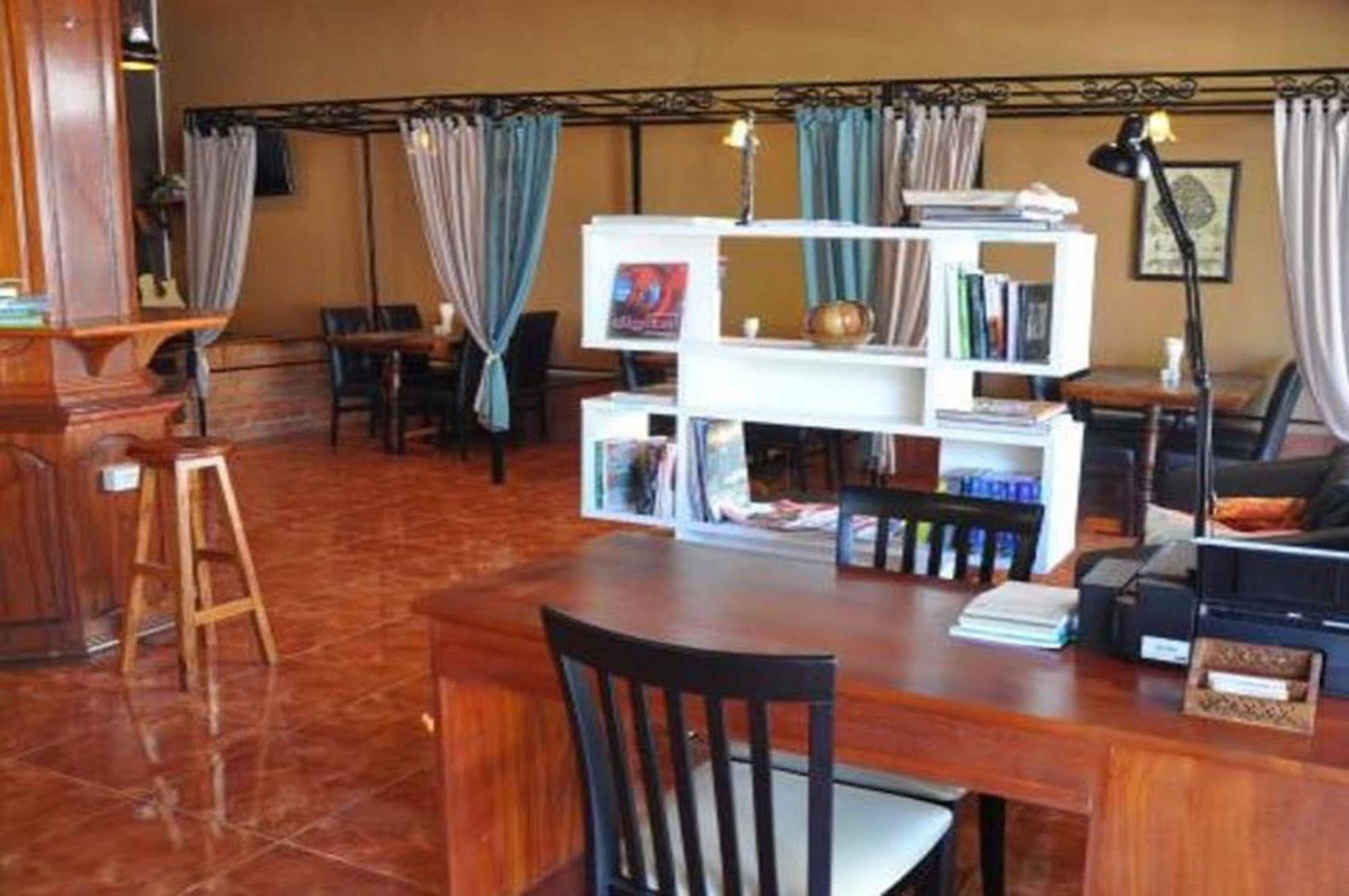 Pilgrim'S Kitchen & Inn Savannakhet Eksteriør bilde