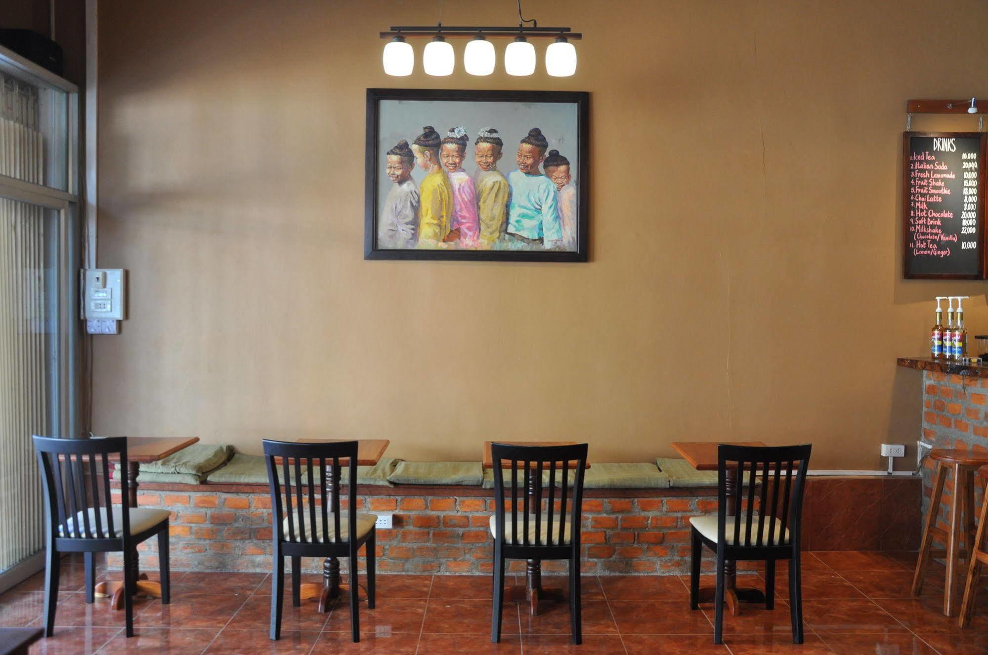 Pilgrim'S Kitchen & Inn Savannakhet Eksteriør bilde